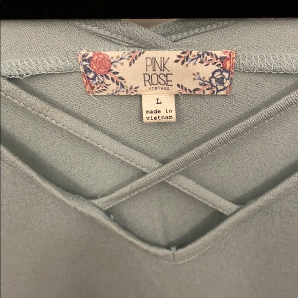 Green blouse with X design - Picture 2 of 2